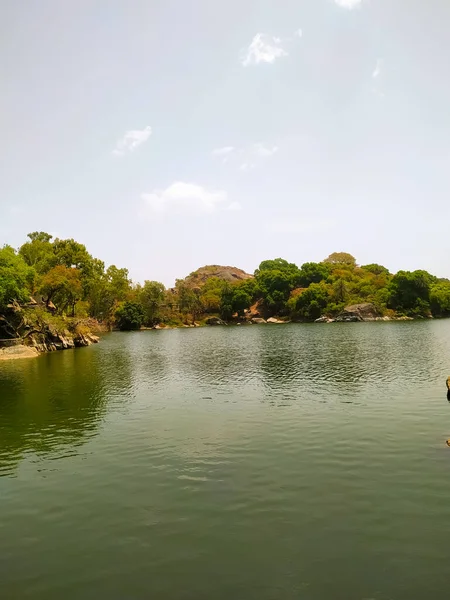 호수의 아름다운 풍경이다 Mount Abu 라자스탄 구릉지이다 — 스톡 사진