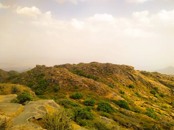 Indah Pemandangan Pegunungan Dengan Awan Gunung Abu — Stok Foto