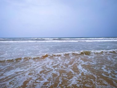 Kumsalda Güzel Mavi Okyanus Dalgası. Arkaplan.