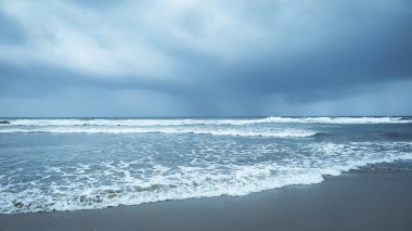 Denizde güzel bir dalga manzarası