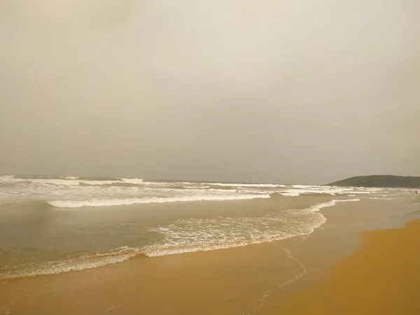 Oceánské Vlny Pláži Bílá Voda Goa Indie Během Hlavní Sezóny — Stock fotografie