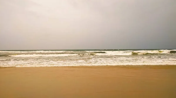 Удивительная Голубая Океанская Волна Песчаном Пляже — стоковое фото
