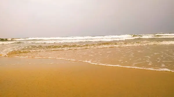 Schöne Sommer Strandkonzept Weiche Welle Des Meeres Auf Leeren Sandstrand — Stockfoto