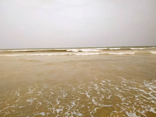 Sandy Beach Och Blå Havet Bakgrund — Stockfoto