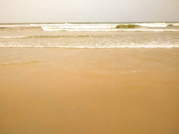 Закрытие Волновой Пены Пляже — стоковое фото