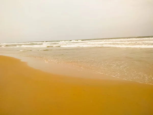 Удивительная Волна Серфинга Морском Пляже — стоковое фото