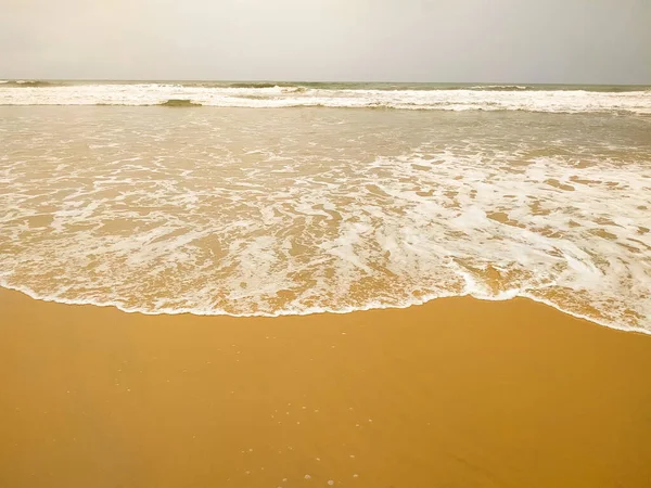 Μικρό Κύμα Στην Άμμο Φόντο Παραλία — Φωτογραφία Αρχείου