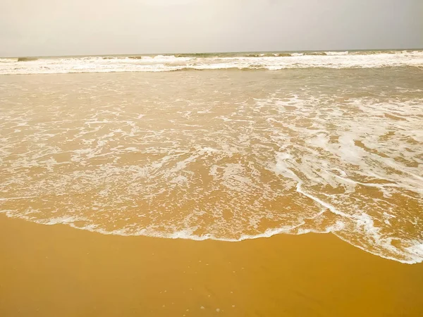 Schöne Weiche Welle Des Ozeans Auf Sandstrand Hintergrund — Stockfoto