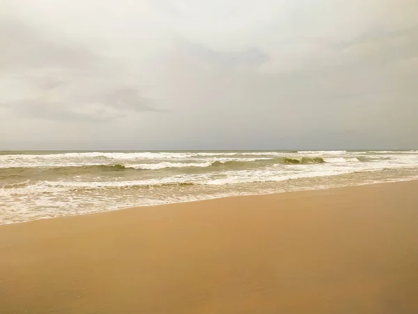 Закрыть Пузырь Волны Океана Песчаном Пляже Предпосылки Отдыха Природные Ощущения — стоковое фото