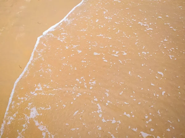 Bella Spiaggia Sabbiosa Morbida Onda Bianca Dell Oceano — Foto Stock