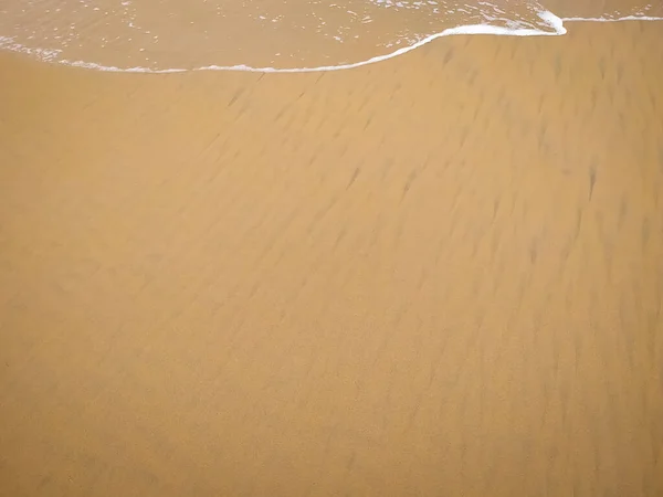 Μισό Κύμα Στην Παραλία Της Άμμου — Φωτογραφία Αρχείου
