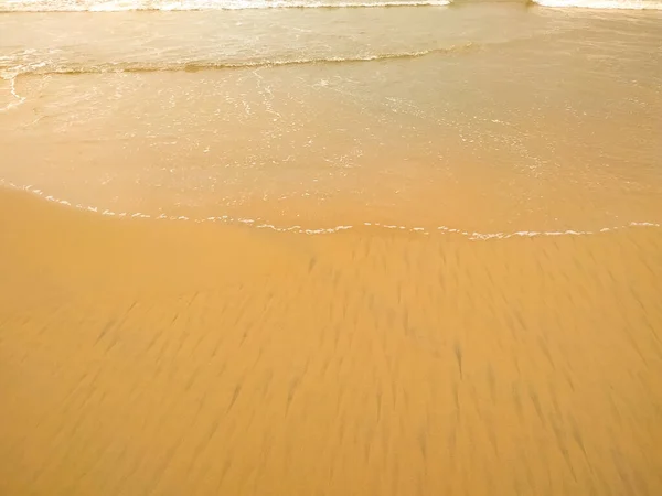Onde Limpide Sulla Spiaggia Sabbia — Foto Stock