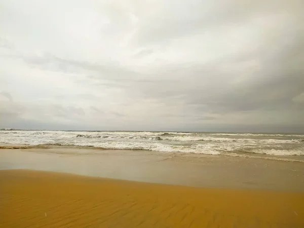 Weiche Meereswogen Leeren Sandstrand Hintergrund Mit Kopierraum — Stockfoto
