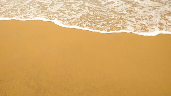 Beautiful White Waves Yellow Sand Beach — Fotografia de Stock