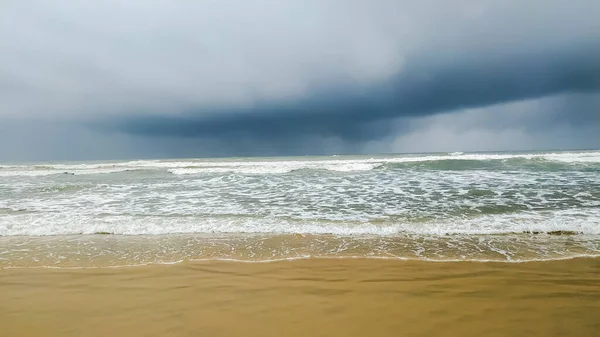 Beautiful Waves Sand Beach Cloudy Sky Background — Stock fotografie