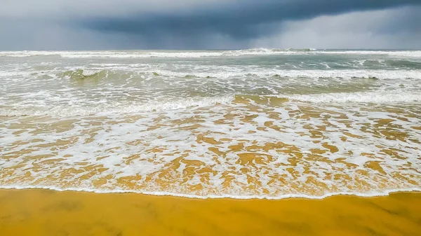 Beautiful View Waves Lite Yellow Sand Beach — ストック写真