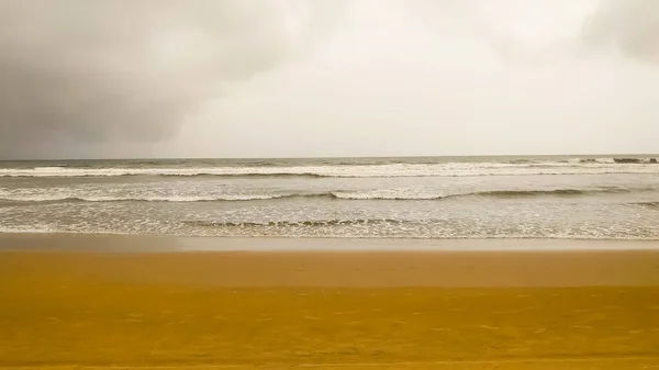 Красивая Волна Моря Песчаном Пляже Летний Песчаный Пляж — стоковое фото