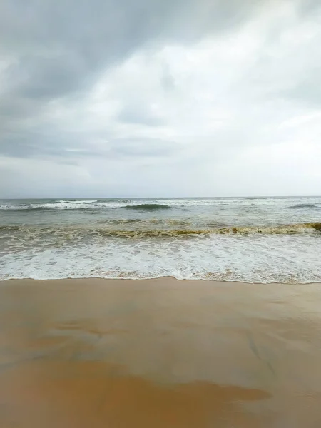 Nahaufnahme Einer Auf Dem Sand Rollenden Meereswelle — Stockfoto