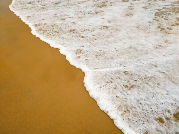 Vague Mousse Sur Fond Plage Sable — Photo