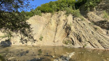 Wislok 'un görülebilir kayası Rudawka Rymanowska yakınlarında Olza duvarı olarak adlandırılıyor.
