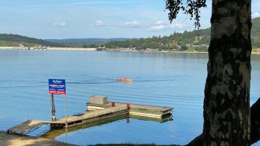 Polanczyk Podkarpackie Voyvoda Polonya 7 Eylül 2021. Solinska Barajı ve Solinskie Gölü 'nün liman manzarası