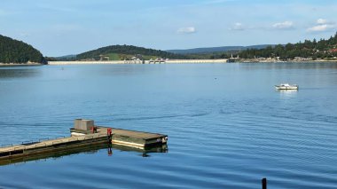 Polanczyk Podkarpackie Voyvoda Polonya 7 Eylül 2021. Solinska Barajı ve Solinskie Gölü 'nün liman manzarası