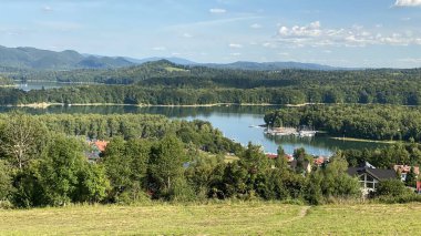 Polanczyk Podkarpackie Voyvoda Polonya 7 Eylül 2021. Polanczyk ve Jenzioro Solinskie 'nin bakış açısından.