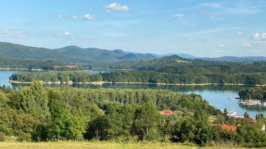 Polanczyk Podkarpackie Voyvoda Polonya 7 Eylül 2021. Polanczyk ve Jenzioro Solinskie 'nin bakış açısından.