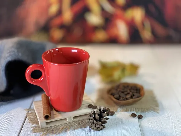 Hay Posavasos Madera Hay Una Taza Café Rojo Tazón Café — Foto de Stock