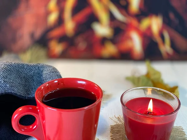 Gibt Untersetzer Aus Holz Und Einen Roten Kaffeebecher Und Eine — Stockfoto