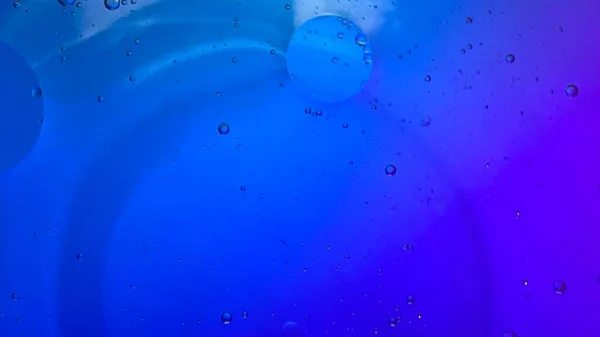 Abstrakt Makro Fotografi Färgglada Bakgrundsolja Droppar Och Luftbubblor Flyter Vatten — Stockfoto