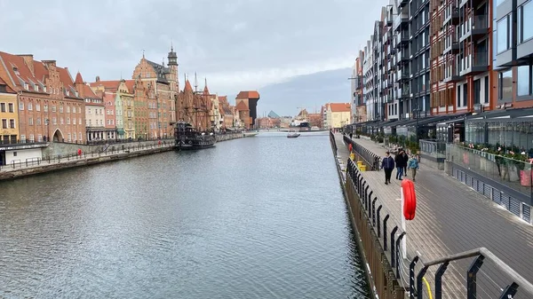 Gdańsk Polska Stycznia 2022 Stare Miasto Zabytkowe Budynki Nad Motławą — Zdjęcie stockowe