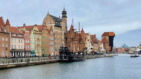 Gdansk Poland January 2022 Old Town Historic Buildings Motlawa River — Zdjęcie stockowe