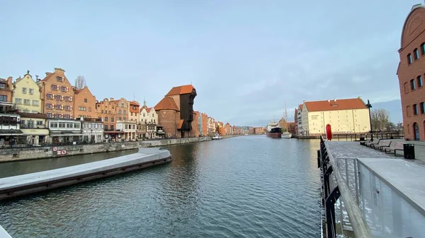 Gdańsk Polska Stycznia 2022 Stare Miasto Zabytkowe Budynki Nad Rzeką — Zdjęcie stockowe