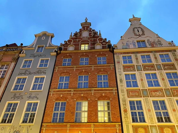 Gdansk Poland 2022 드루가 타르그 시간에 조명을 아파트들 — 스톡 사진