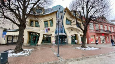 Sopot, Pomorskie Voyvoda, 8 Ocak 2022. Bohaterow Monte Cassino, Krzywy Domek 'in ana caddesindeki ilginç, tarihi binalar.