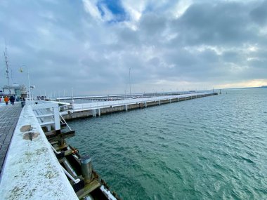 Sopot, Pomorskie Voyvoda, 8 Ocak 2022. İlginç tarihi binalar Sopot iskelesi tahtadan yapılmış, Avrupa 'nın en uzun binası, 512 metre.