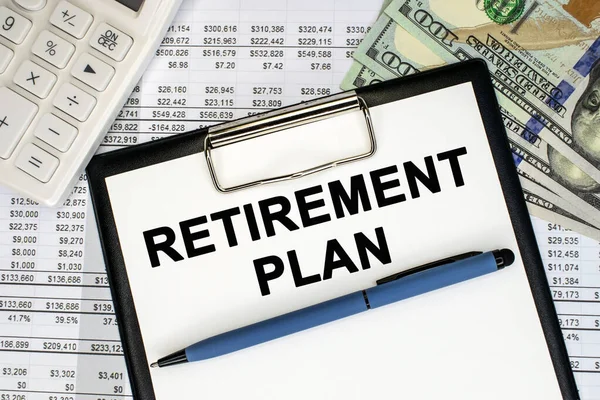 Penzijní Plán Napsaný Papírnické Desce Finanční Dokument Tabulkou Bílé Kalkulačky — Stock fotografie