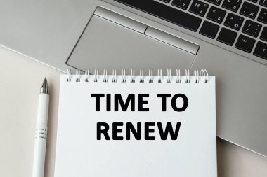 Yazı güncelleme süresini gösteren Yuloknote içeren açık bir dizüstü bilgisayar..