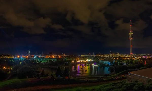 A bela vista do Parque Olímpico à noite. — Fotografia de Stock
