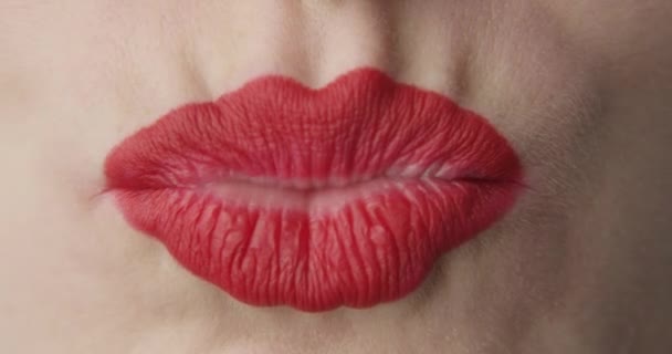 Знак Поцелуя Красными Губами Улыбкой — стоковое видео