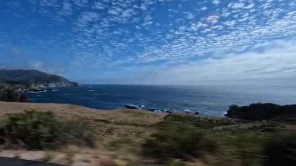 Road Trip Car Pacific Ocean Cliffs Background California — ストック動画