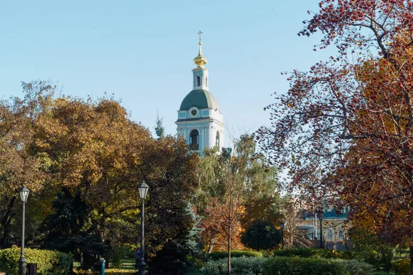 Moskwa Rosja Poranek Październiku Plac Placu Jauzskich Worota Kościół Trójcy — Zdjęcie stockowe