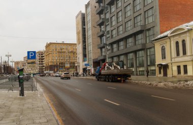 Moskova, Rusya, 02 Aralık 2021: Puşkinskaya Meydanı 'nın kuzey kısmı Tverskaya Caddesi yönünde