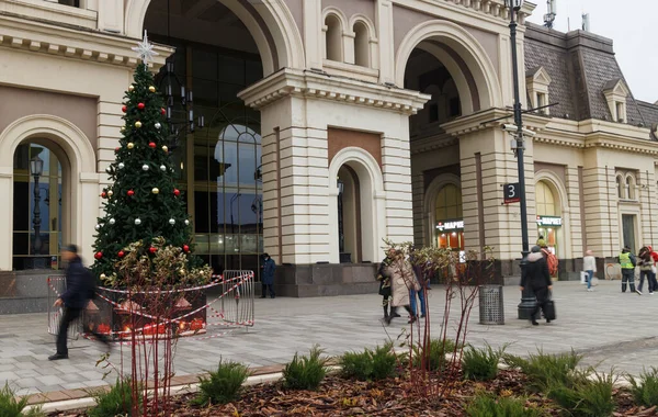 Moskova Rusya Kasım 2021 Paveletsky Tren Istasyonunun Yanındaki Noel Ağacı — Stok fotoğraf