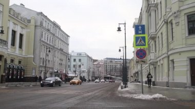 Moskova, Rusya, Aralık 02, 2021: Malaya Dmitrovka Caddesi. Fenerler. Eski Evler