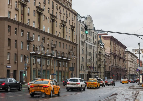 Москва Росія 2022 Таксисти Їдуть Тверській Вулиці Біля Тверської Заставської — стокове фото
