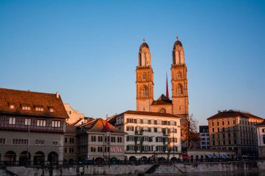 Grossmunster İsviçre 'nin Zürih şehrinde Romen tarzı bir Protestan kilisesidir.
