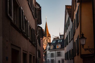Aziz Peter, İsviçre 'nin eski Zürih kentinin dört ana kilisesinden biridir. Zürih eski şehri. Kirche St. Peter. İsviçre, İsviçre Konfederasyonu
