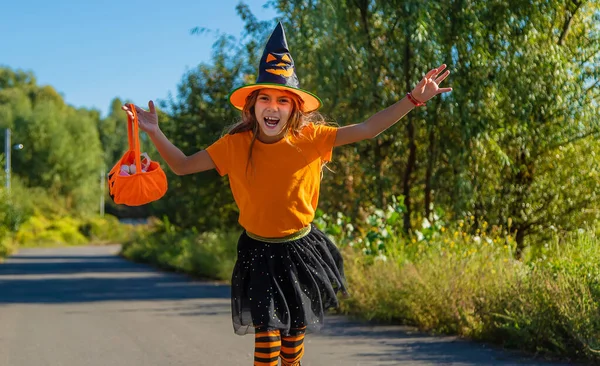 Cadılar Bayramı Tatili Kostümlü Kız Çocuğu Seçici Odaklanma Çocuk — Stok fotoğraf